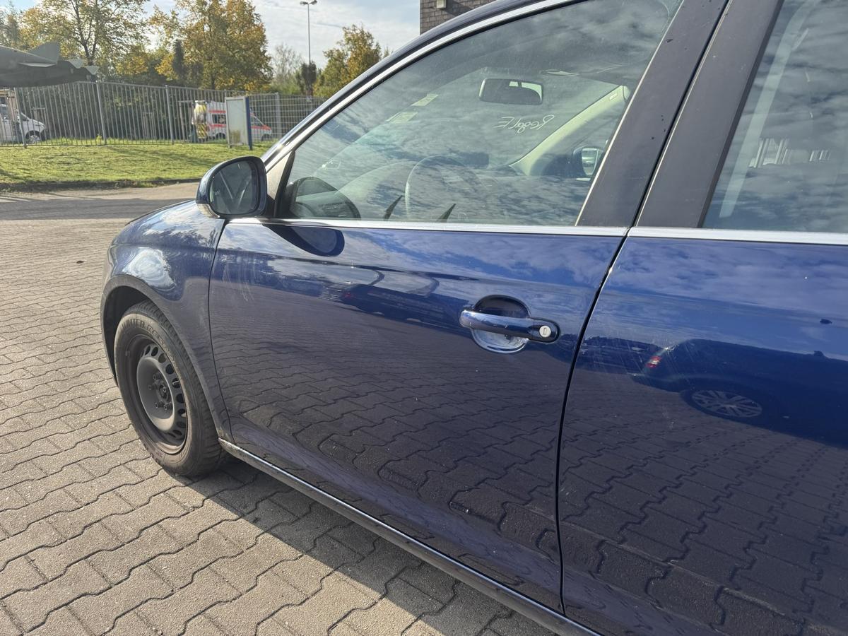 VW Jetta 1K2 original T&uuml;r vorn links LD5Q Shadow Blue Rohbau Bj.2009